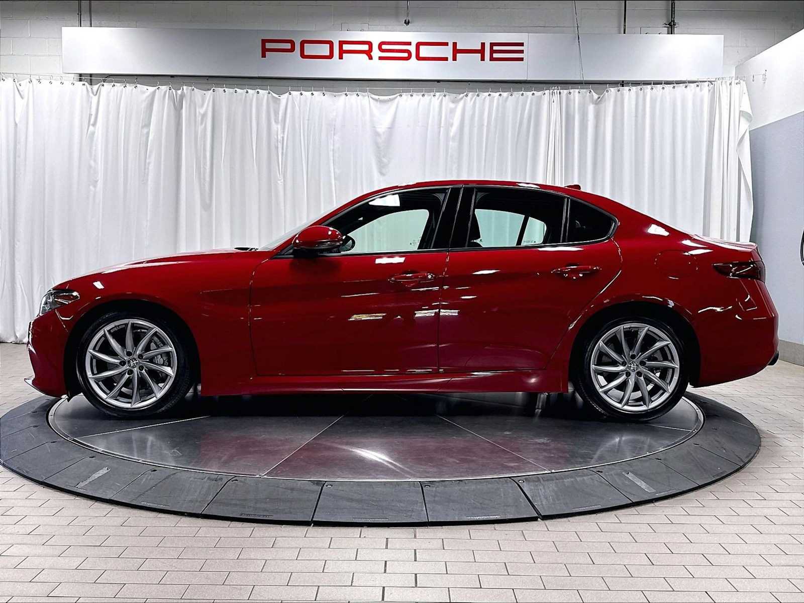 Used 2022 Alfa Romeo Giulia Sprint RWD image 2