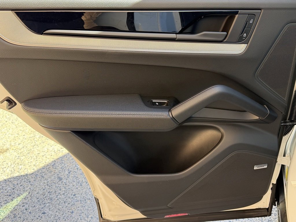 Certified 2025 Porsche Cayenne image 19