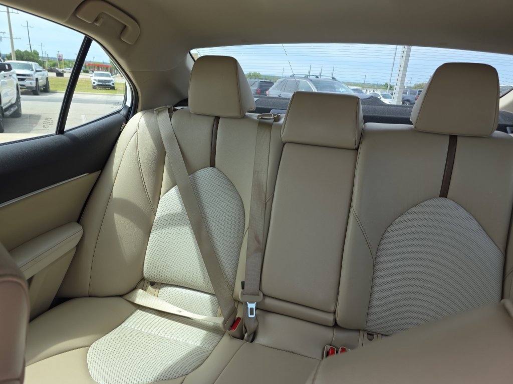 Used 2020 Toyota Camry XLE image 7