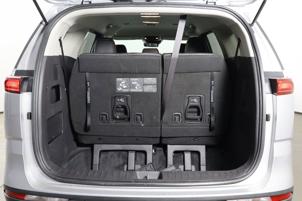Used 2022 Kia Carnival LX FWD image 18