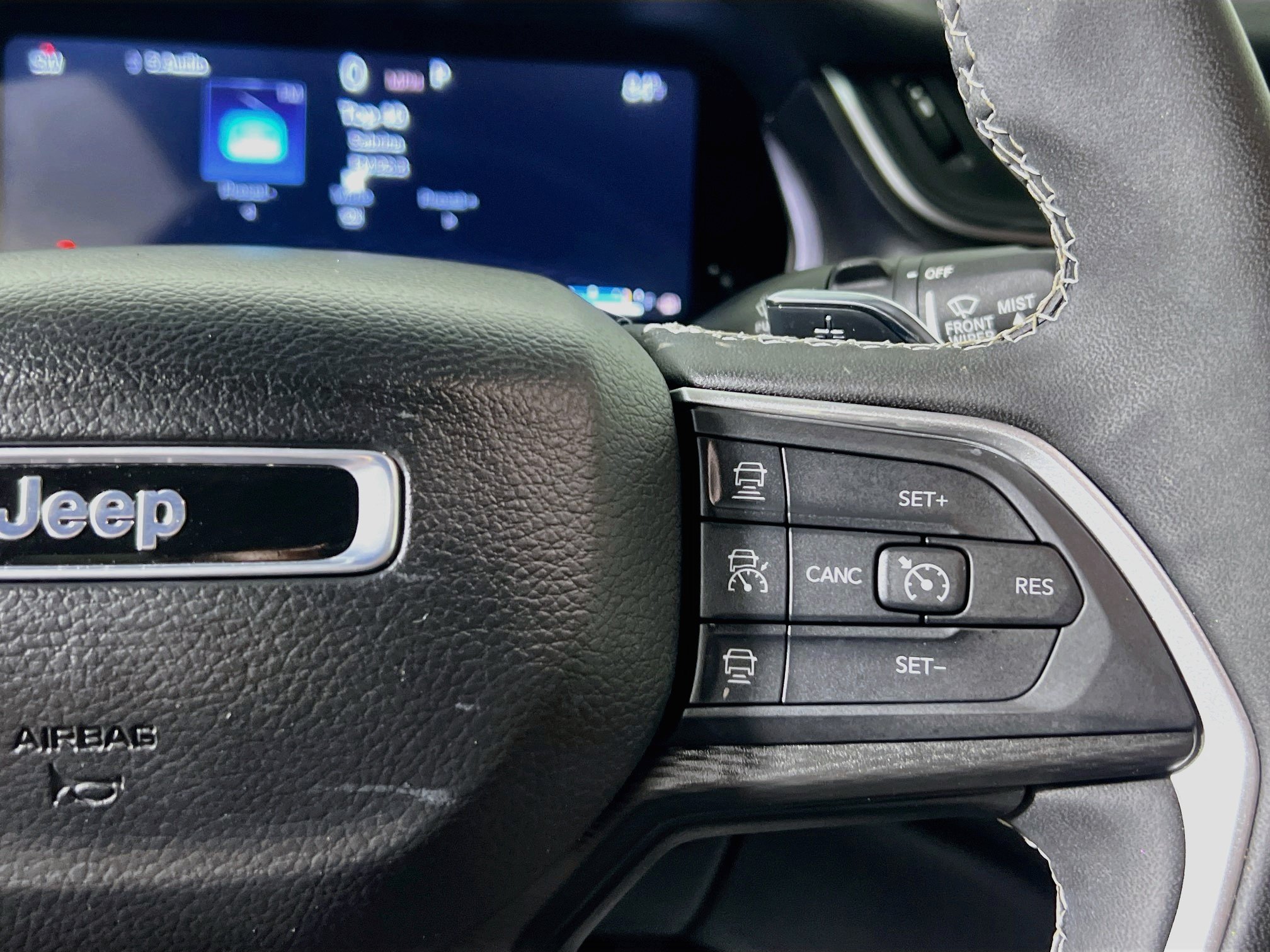 Used 2025 Jeep Grand Cherokee L Laredo RWD image 19