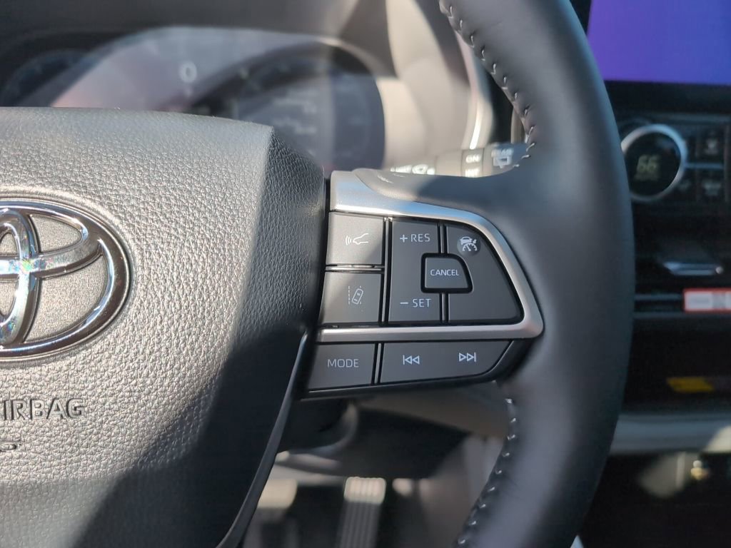 Used 2026 Toyota Highlander Limited image 15