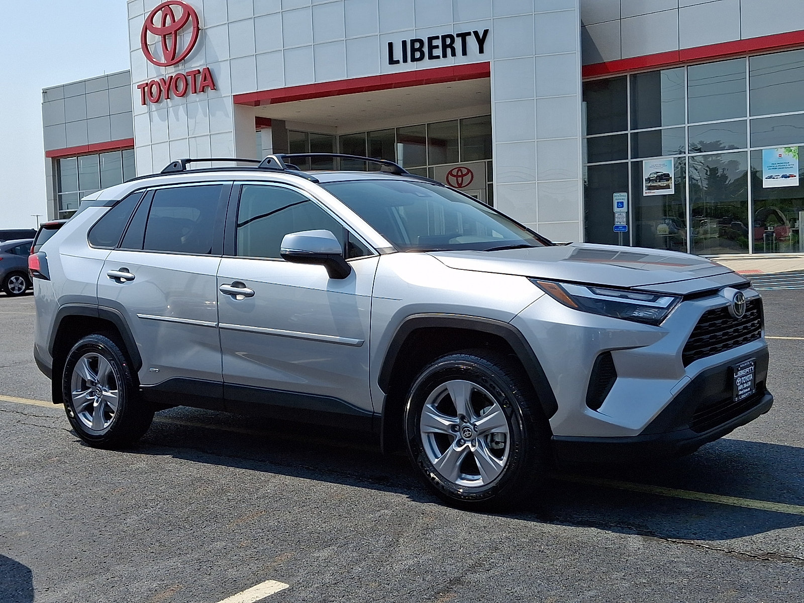 Used 2025 Toyota RAV4 XLE w/ Convenience Package AWD/4WD image 3