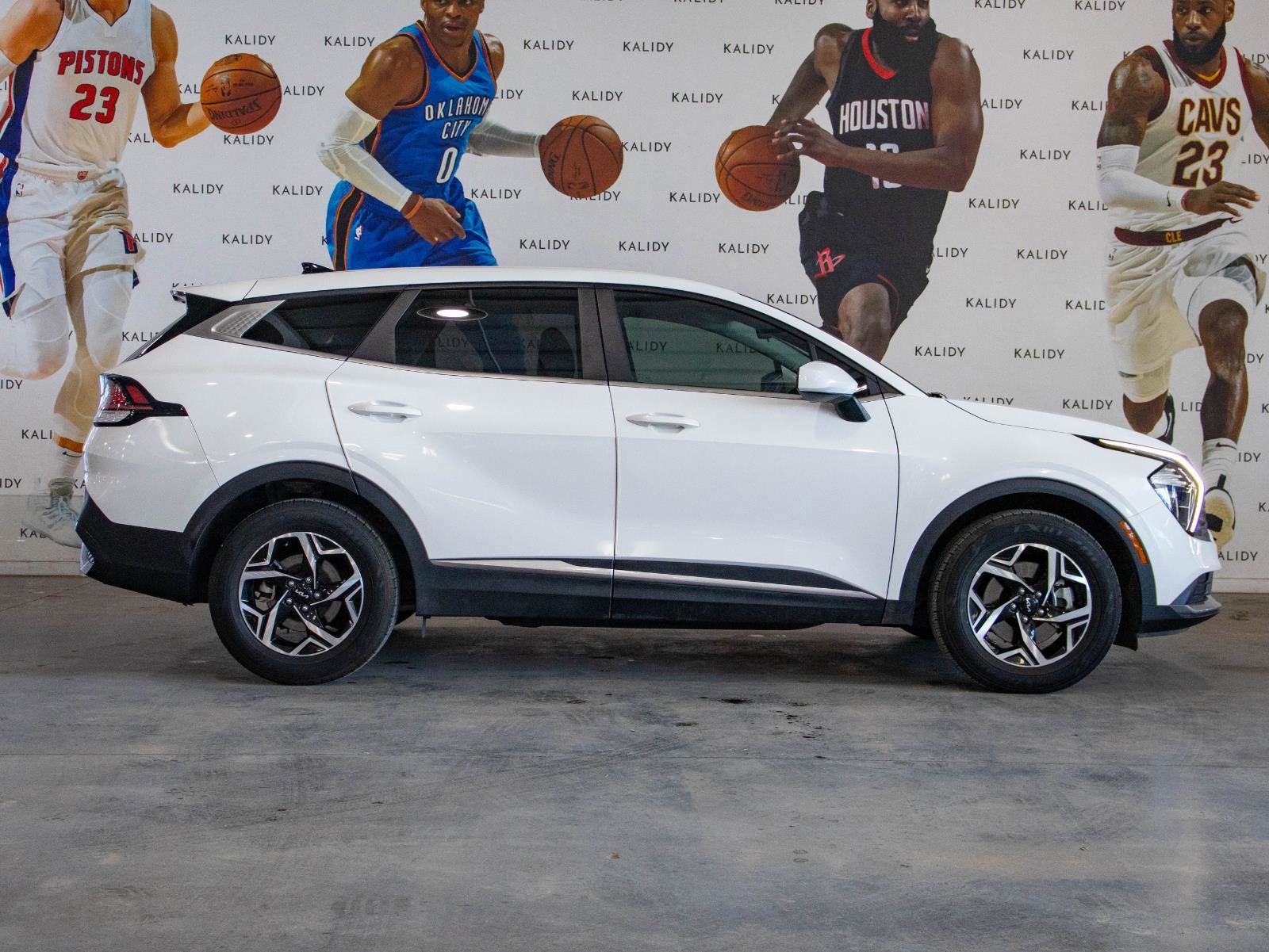 Used 2023 Kia Sportage LX image 17