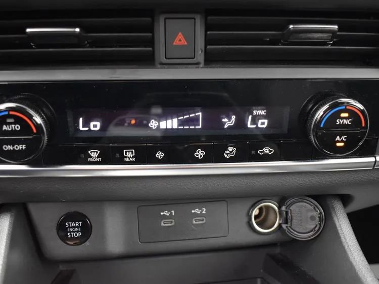 Used 2024 Nissan Rogue SV image 33