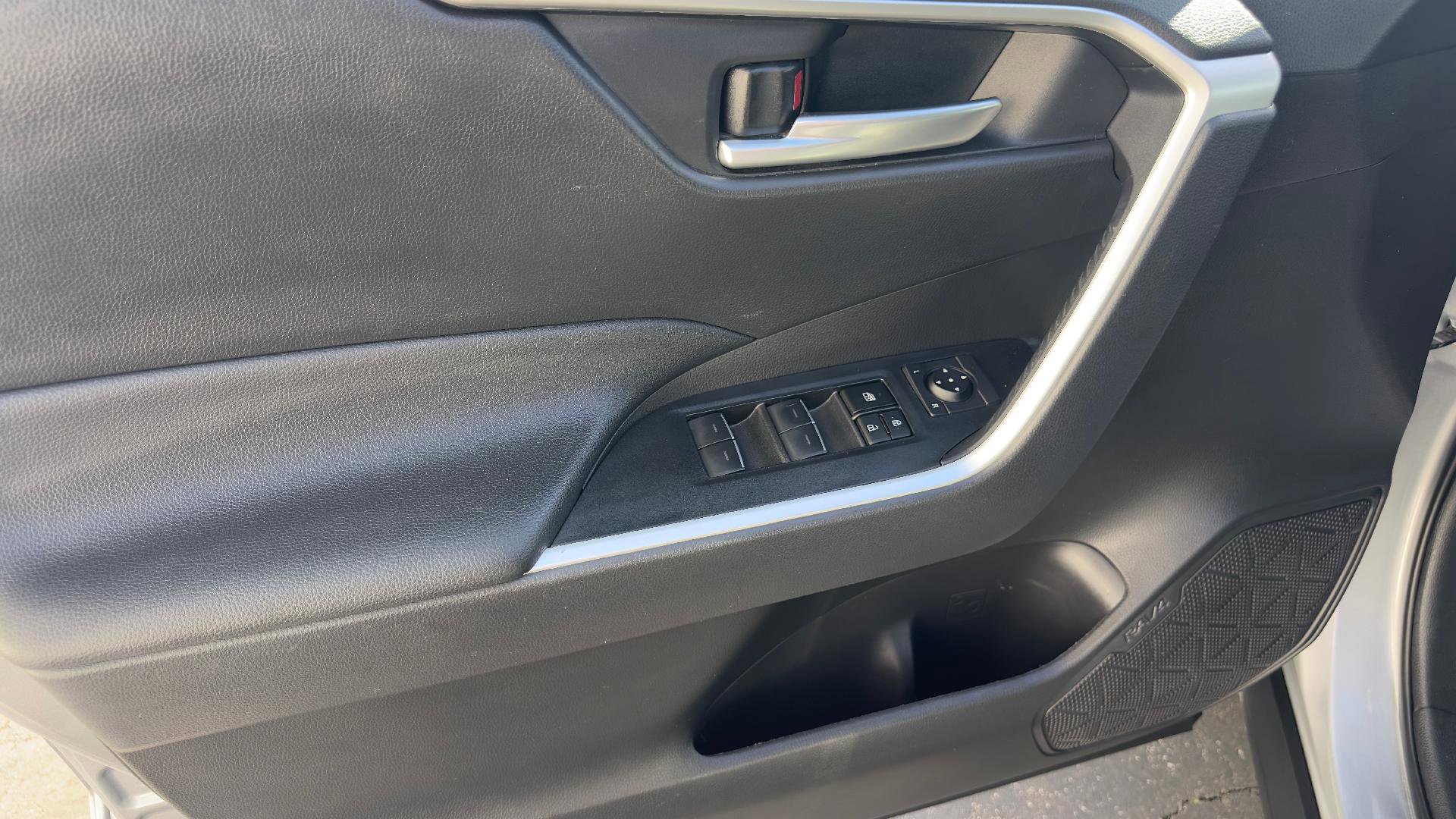 Used 2024 Toyota RAV4 XLE w/ Convenience Package image 14