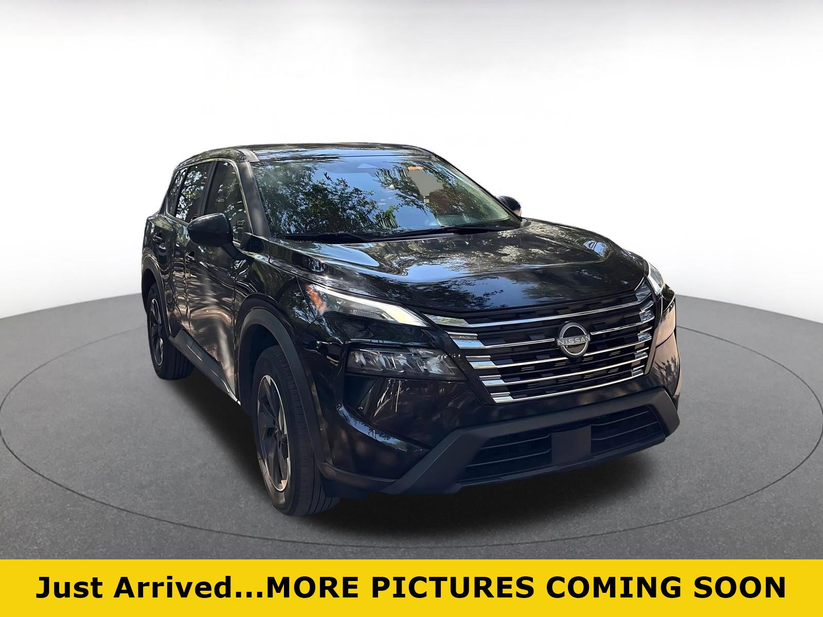 Used 2025 Nissan Rogue SV AWD/4WD image 1