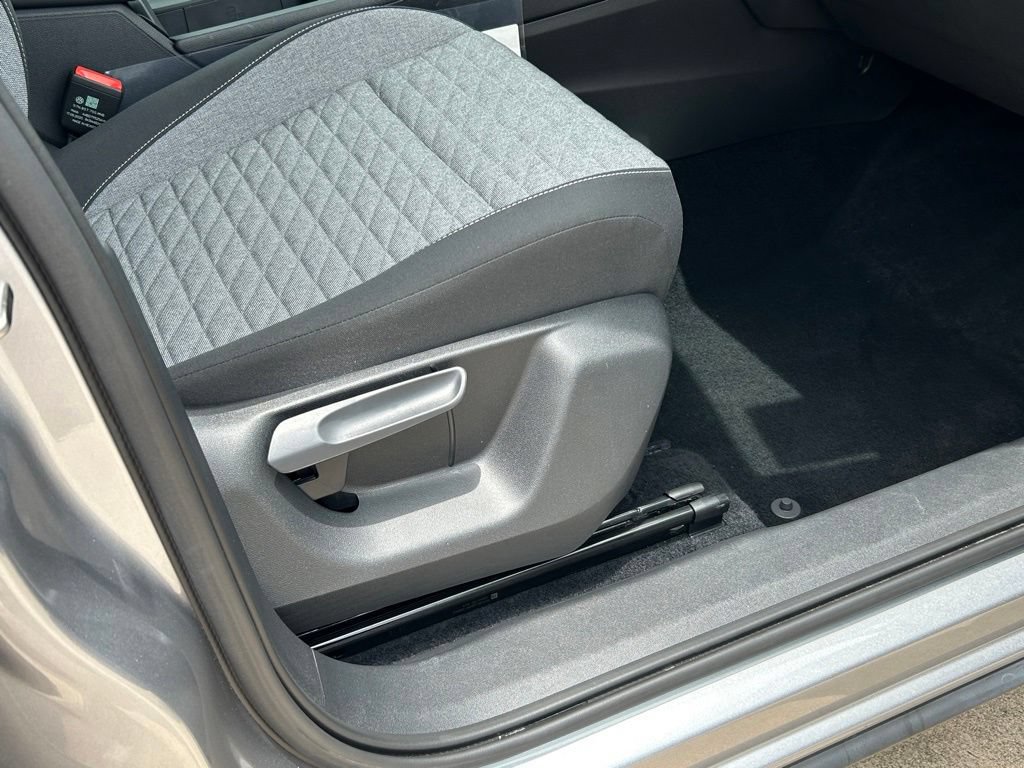 Certified 2025 Volkswagen Tiguan S FWD image 43