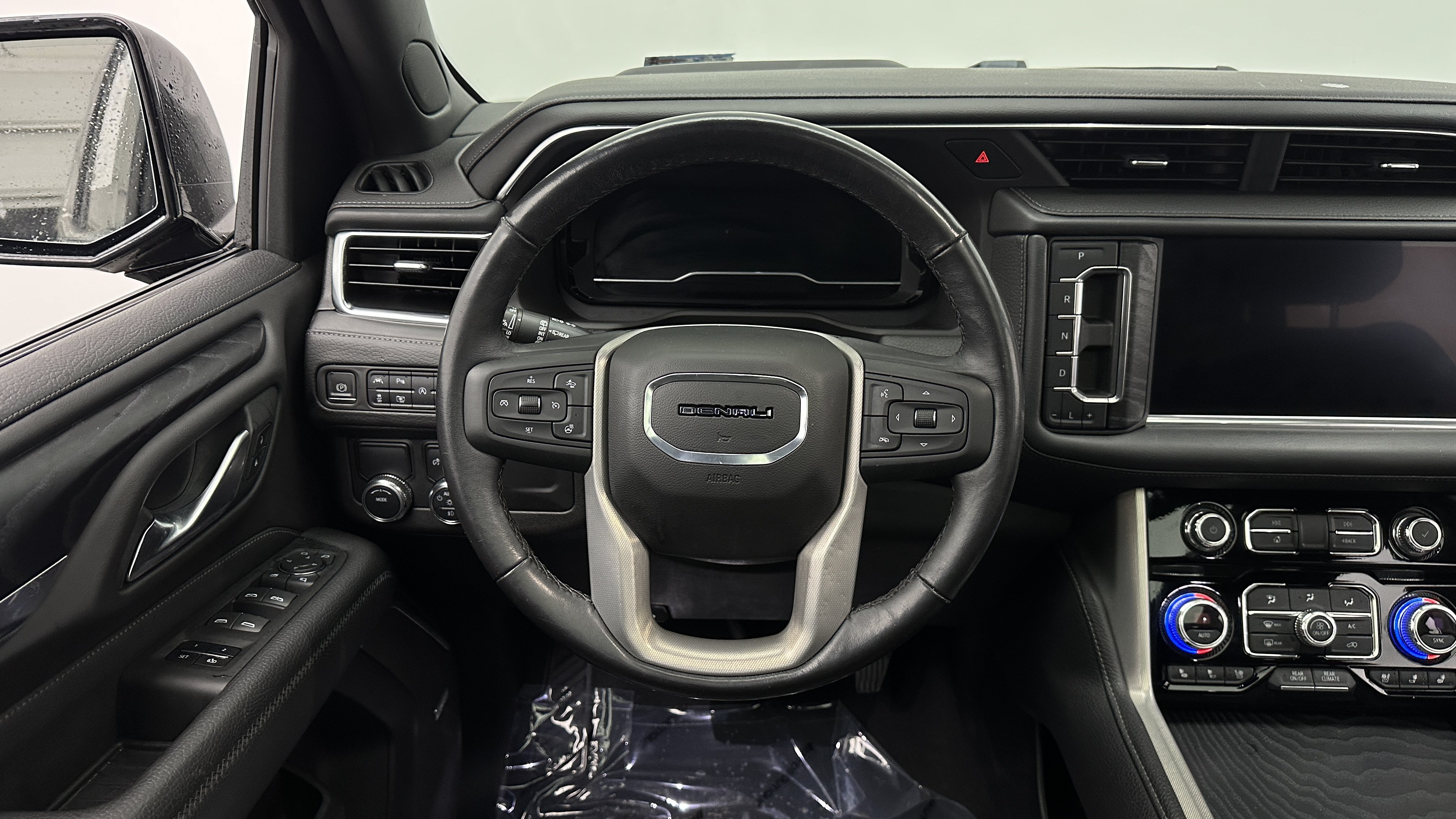 Used 2022 GMC Yukon Denali RWD image 36