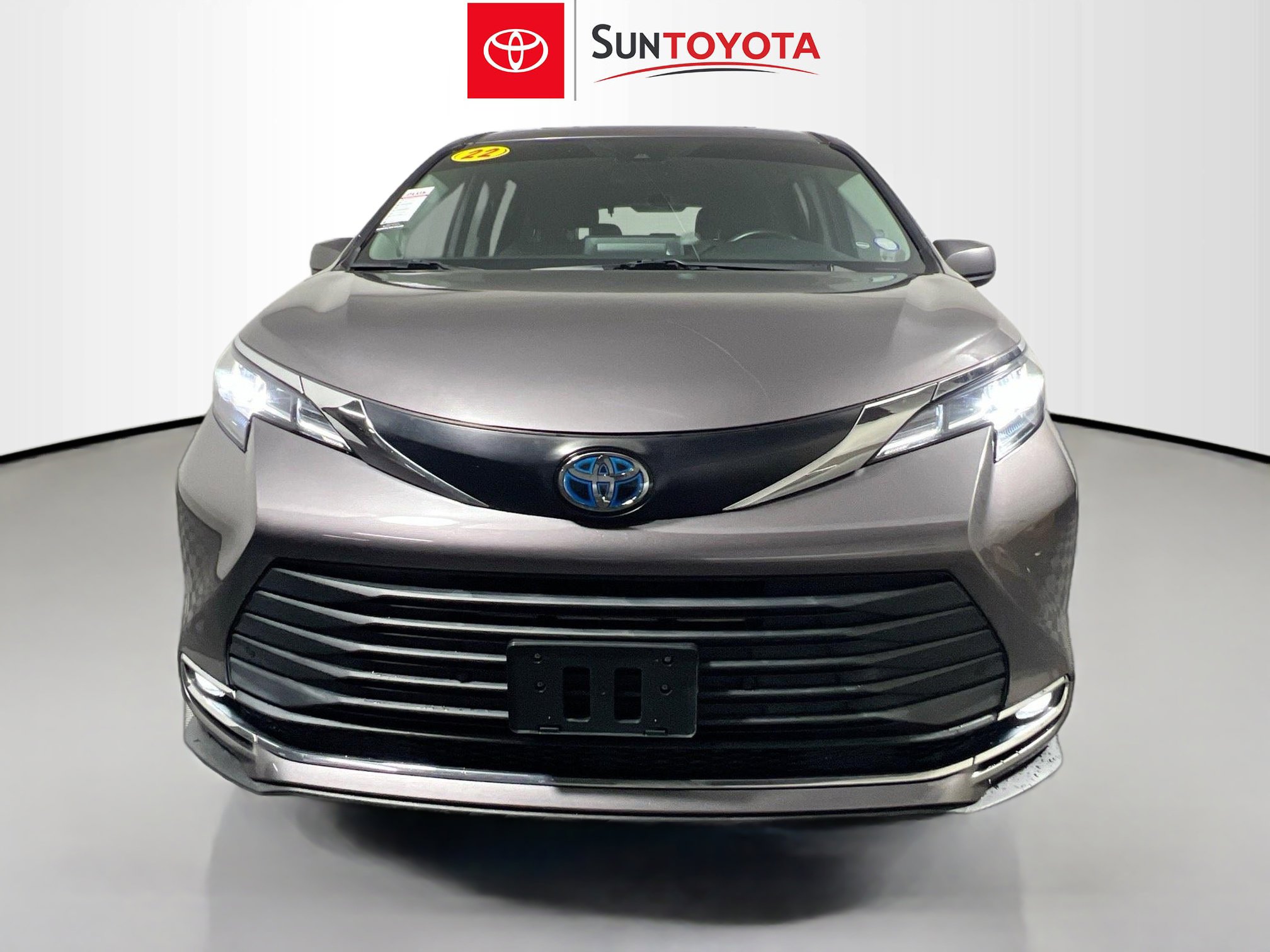 Used 2022 Toyota Sienna XLE w/ XLE Plus Package FWD image 10