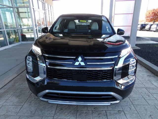 New 2025 Mitsubishi Outlander SE image 2