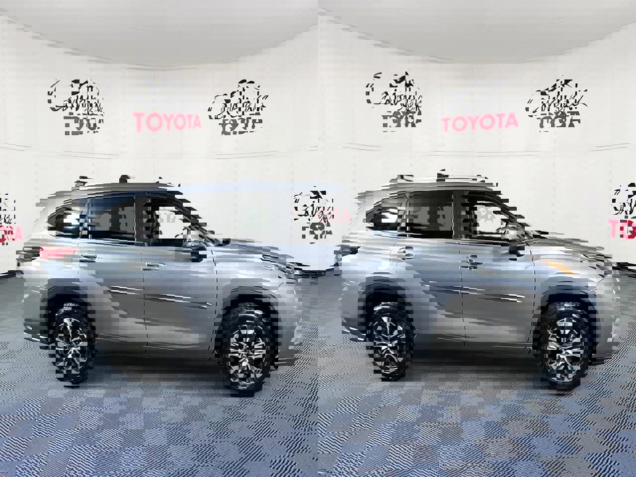 Used 2023 Toyota Highlander XLE image 8