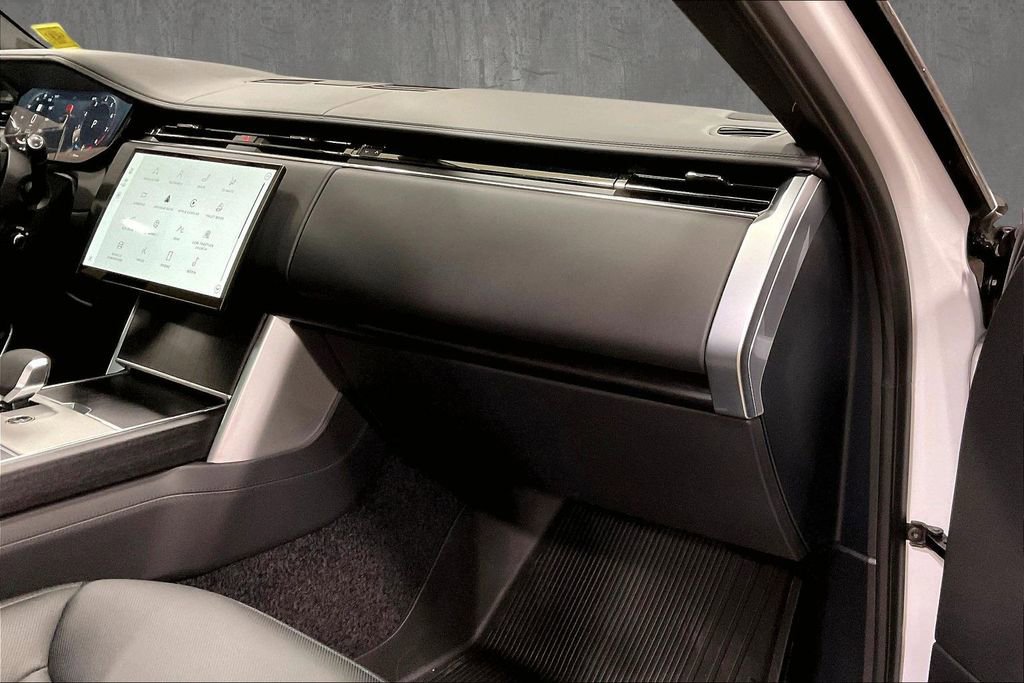 Used 2025 Land Rover Range Rover SE image 26