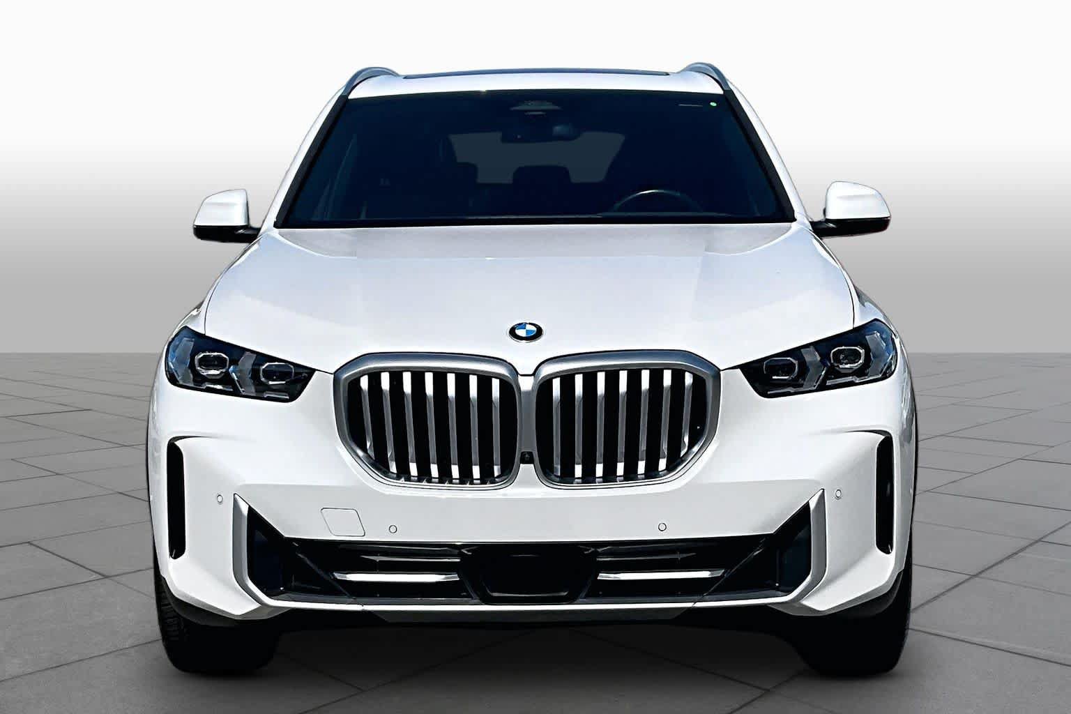 Used 2024 BMW X5 sDrive40i w/ Premium Package RWD image 3