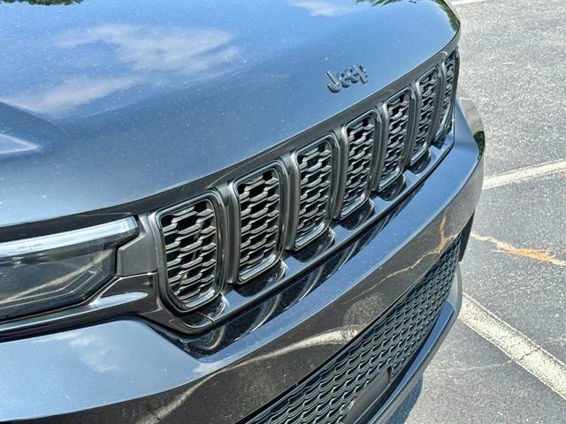 Used 2023 Jeep Grand Cherokee Altitude RWD image 14