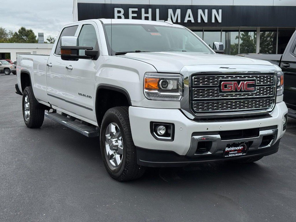 Used 2019 GMC Sierra 3500 Denali w/ Suspension Package, Off-Road AWD/4WD image 2