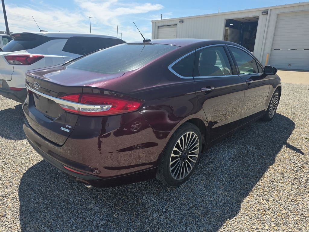 Used 2017 Ford Fusion SE w/ Fusion SE Technology Package image 5