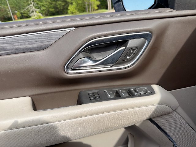 Certified 2023 GMC Yukon XL SLT w/ SLT Premium Package AWD/4WD image 16