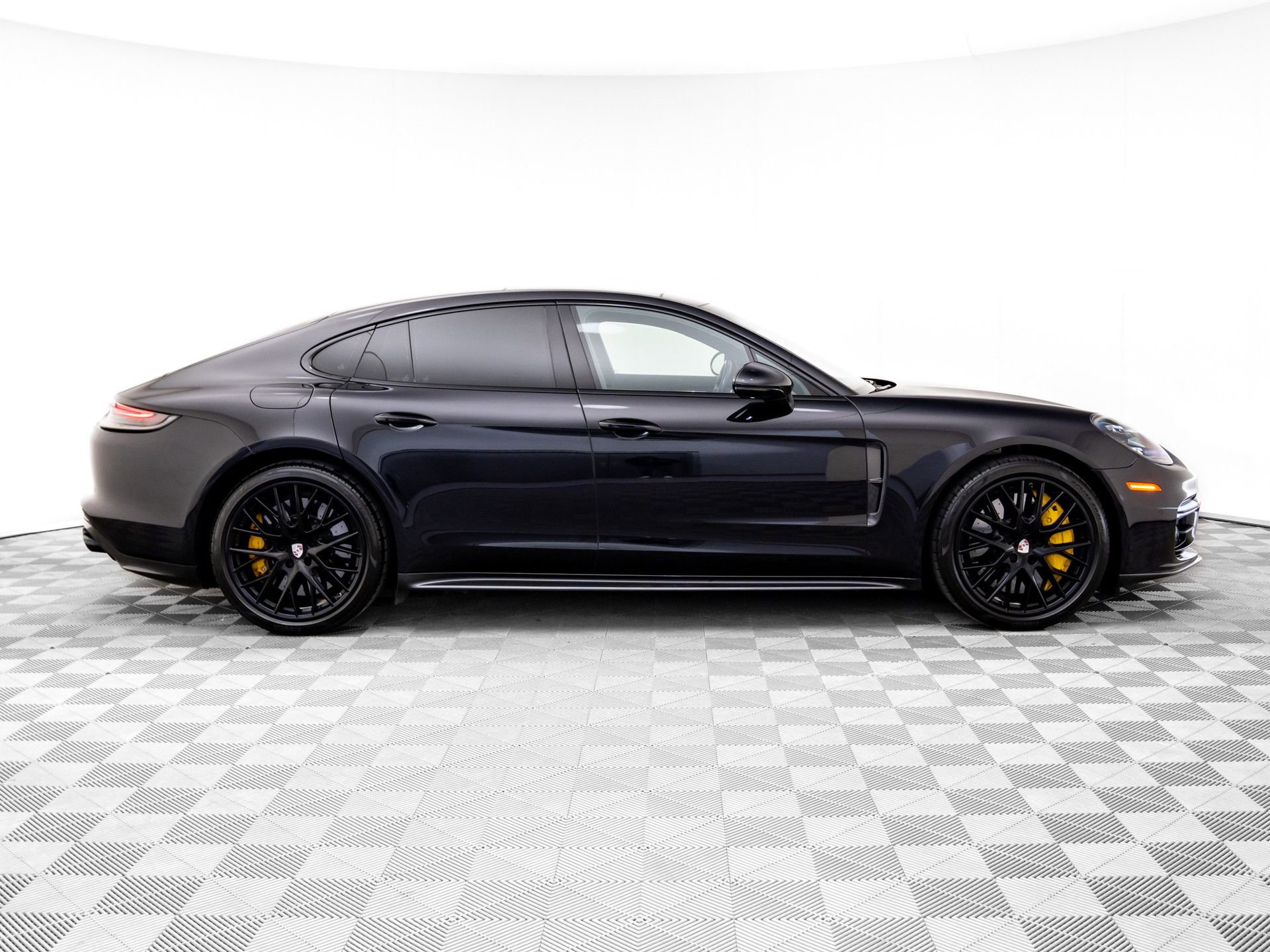 Used 2022 Porsche Panamera Turbo S image 7