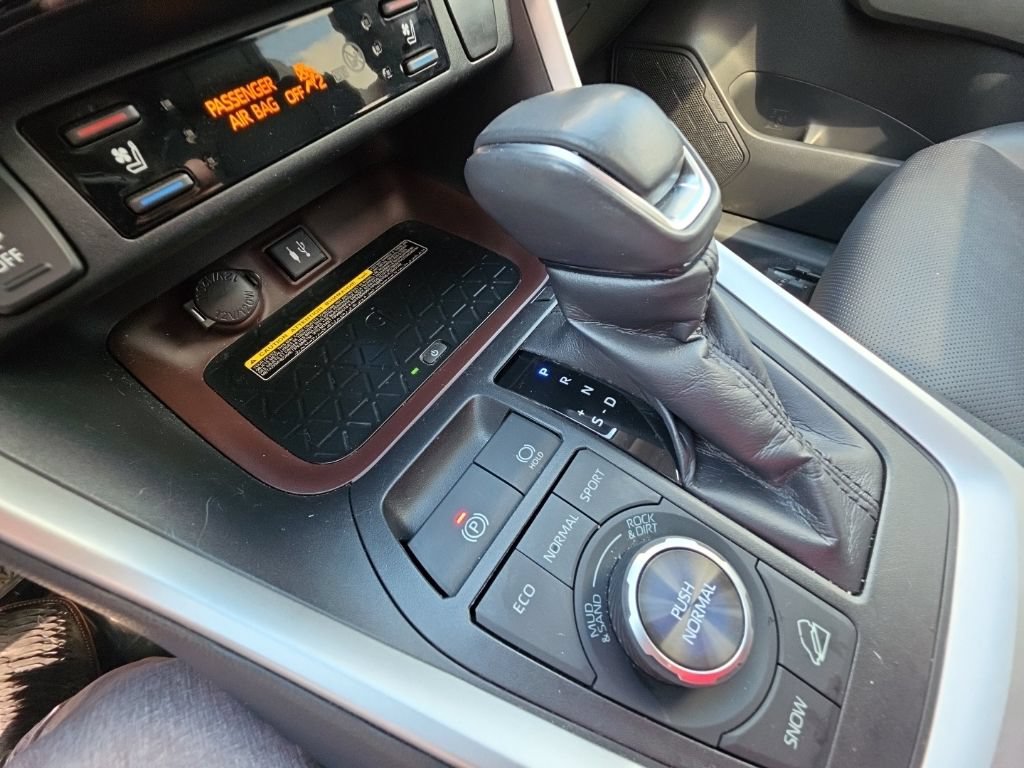 Used 2019 Toyota RAV4 Limited w/ Advanced Technology Package AWD/4WD image 12