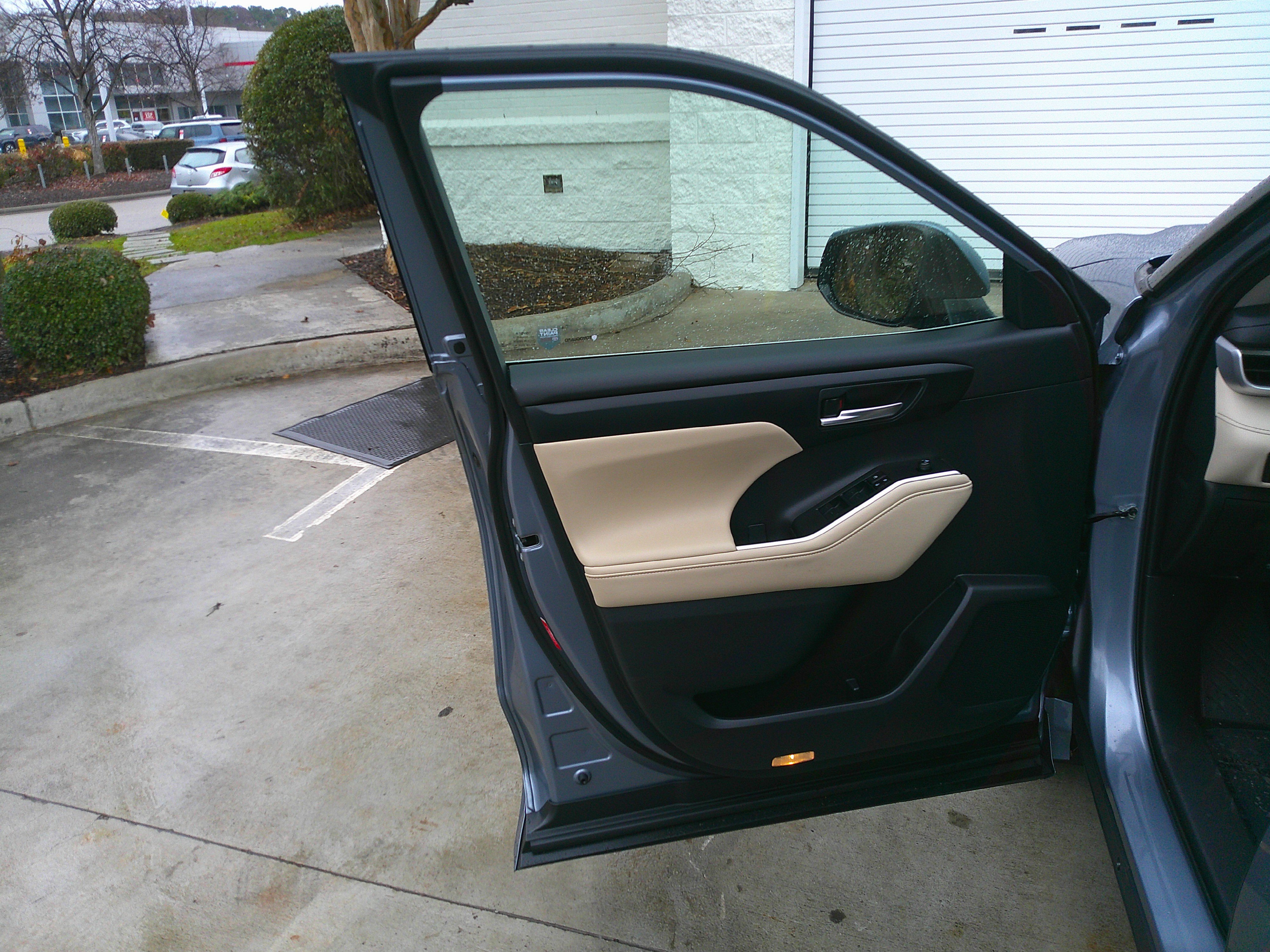 Used 2024 Toyota Highlander XLE image 17