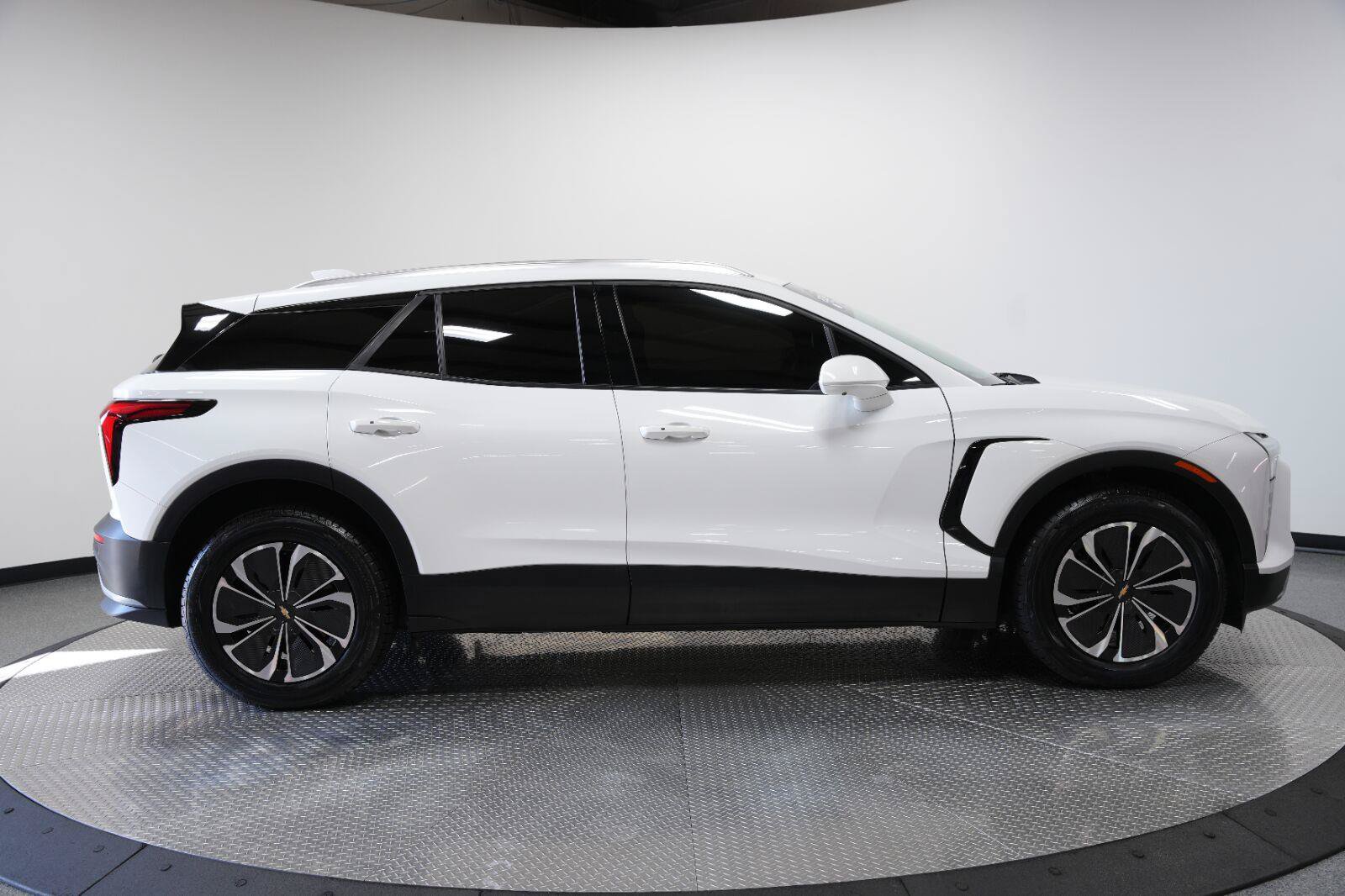 Certified 2024 Chevrolet Blazer EV LT AWD/4WD image 9