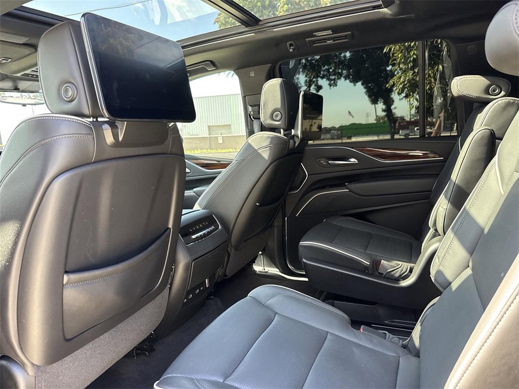 Used 2024 Cadillac Escalade ESV Premium Luxury image 25