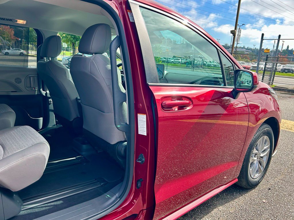 Certified 2024 Toyota Sienna LE AWD/4WD image 14