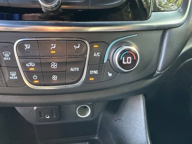 Used 2023 Chevrolet Traverse LT w/ Rear Camera Mirror Package AWD/4WD image 19