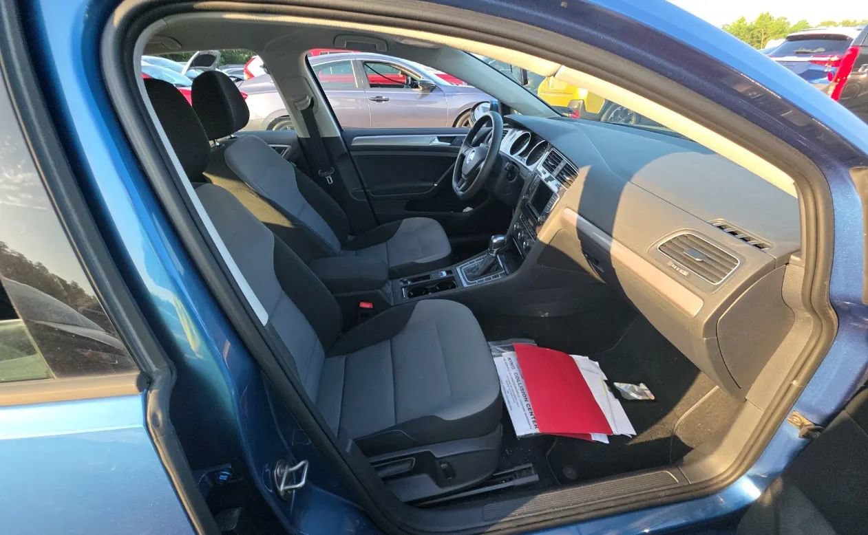 Used 2016 Volkswagen e-Golf SE FWD image 10