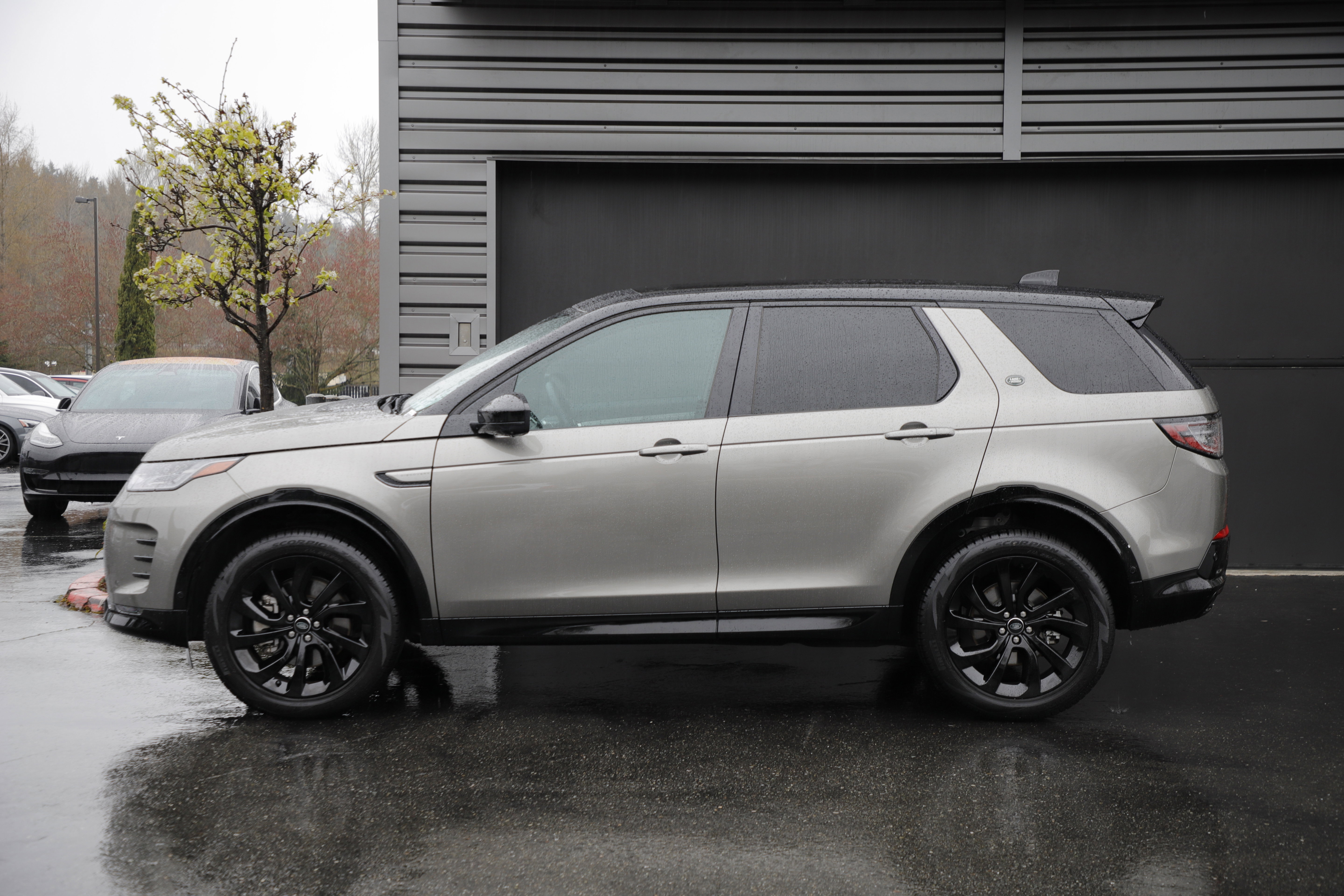 Certified 2025 Land Rover Discovery Sport Dynamic SE AWD/4WD image 5