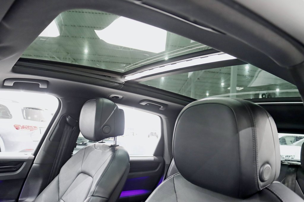 Used 2022 Porsche Cayenne Platinum Edition image 32