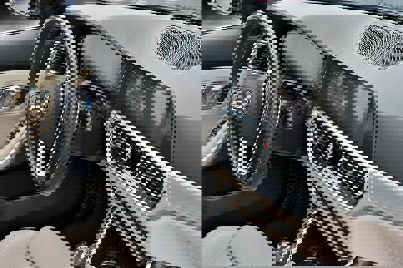 Used 2021 BMW 330i Sedan w/ Driving Assistance Package image 17