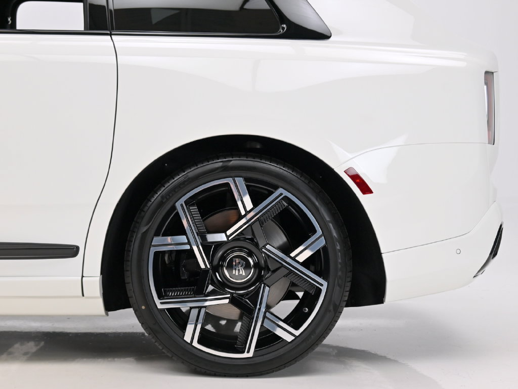 New 2027 Rolls-Royce Cullinan Black Badge AWD/4WD image 6