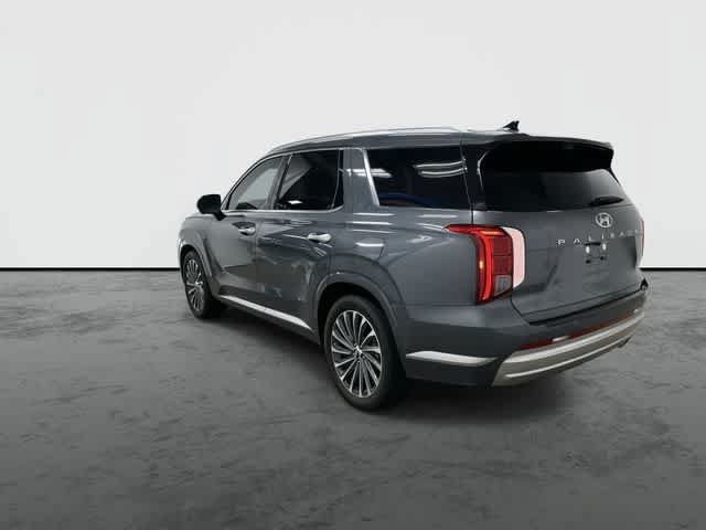 Used 2024 Hyundai Palisade Calligraphy FWD image 2