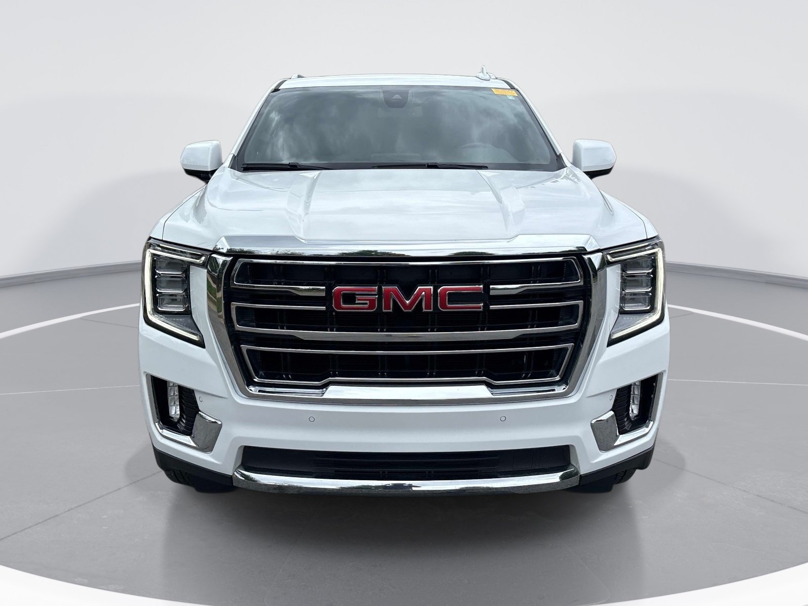 Used 2023 GMC Yukon XL SLT AWD/4WD image 2