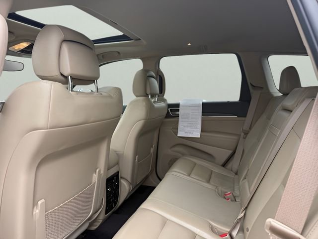 Used 2017 Jeep Grand Cherokee Limited AWD/4WD image 13