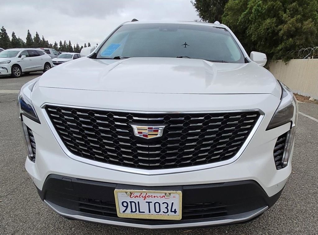Used 2023 Cadillac XT4 Premium Luxury FWD image 2
