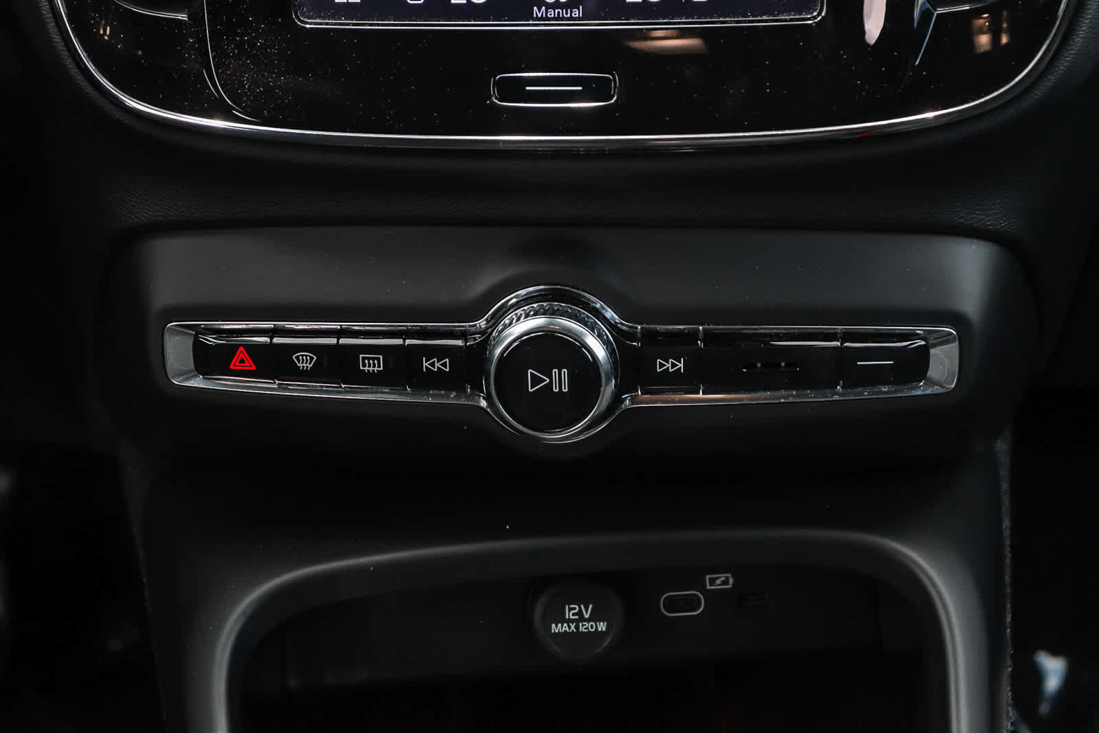 Used 2023 Volvo XC40 B5 Ultimate AWD/4WD image 18