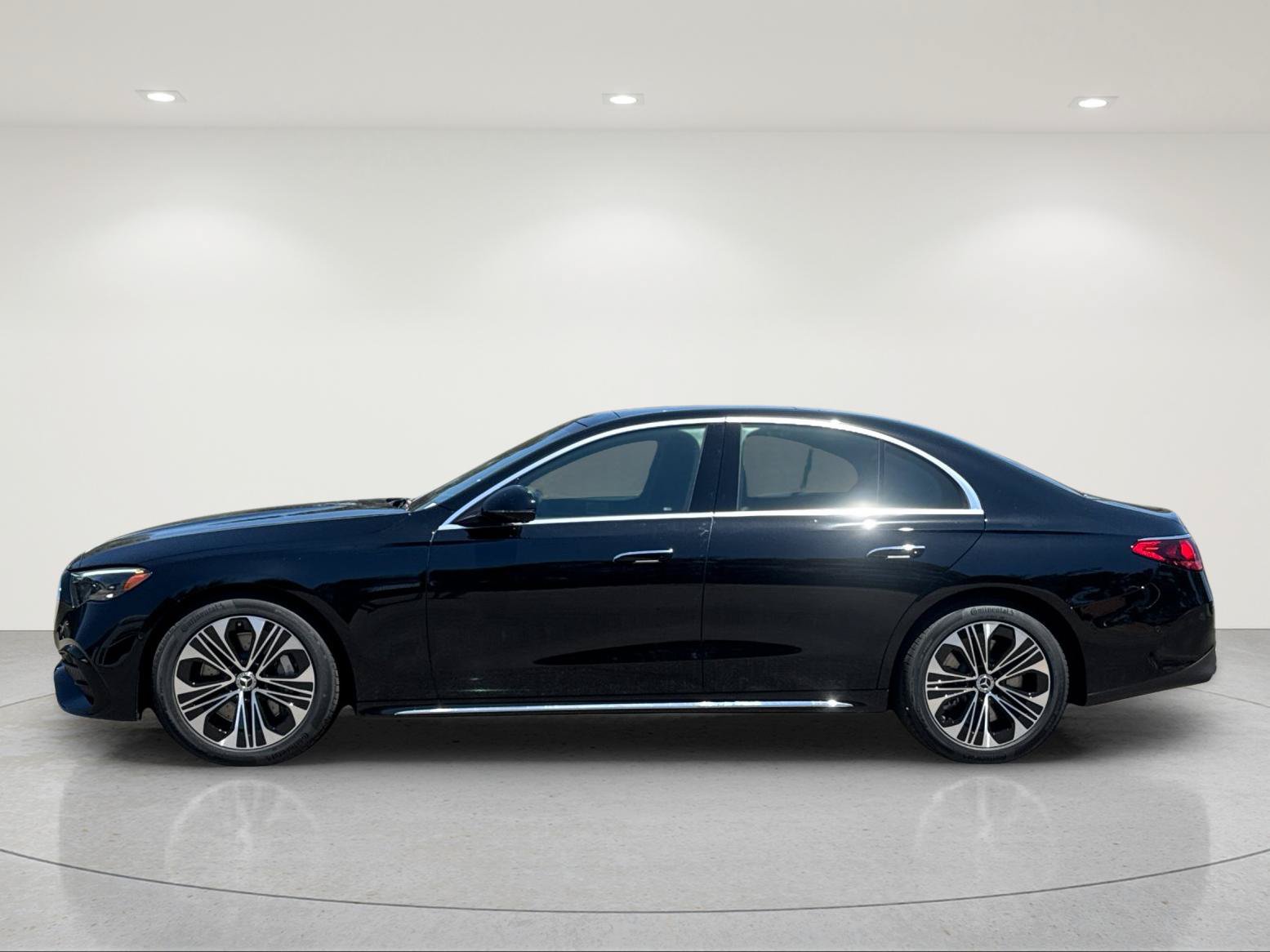 New 2026 Mercedes-Benz E 450 4MATIC Sedan image 3
