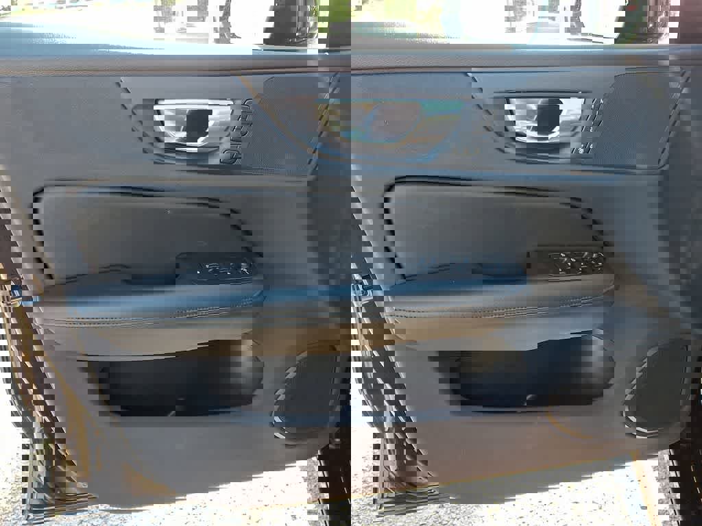 Used 2024 Volvo S60 B5 Core image 12