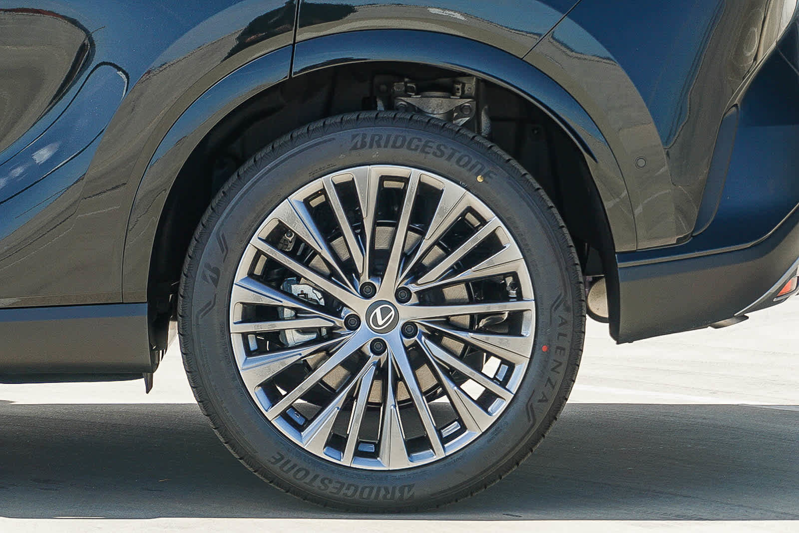 New 2026 Lexus RX 450h Luxury AWD/4WD image 17