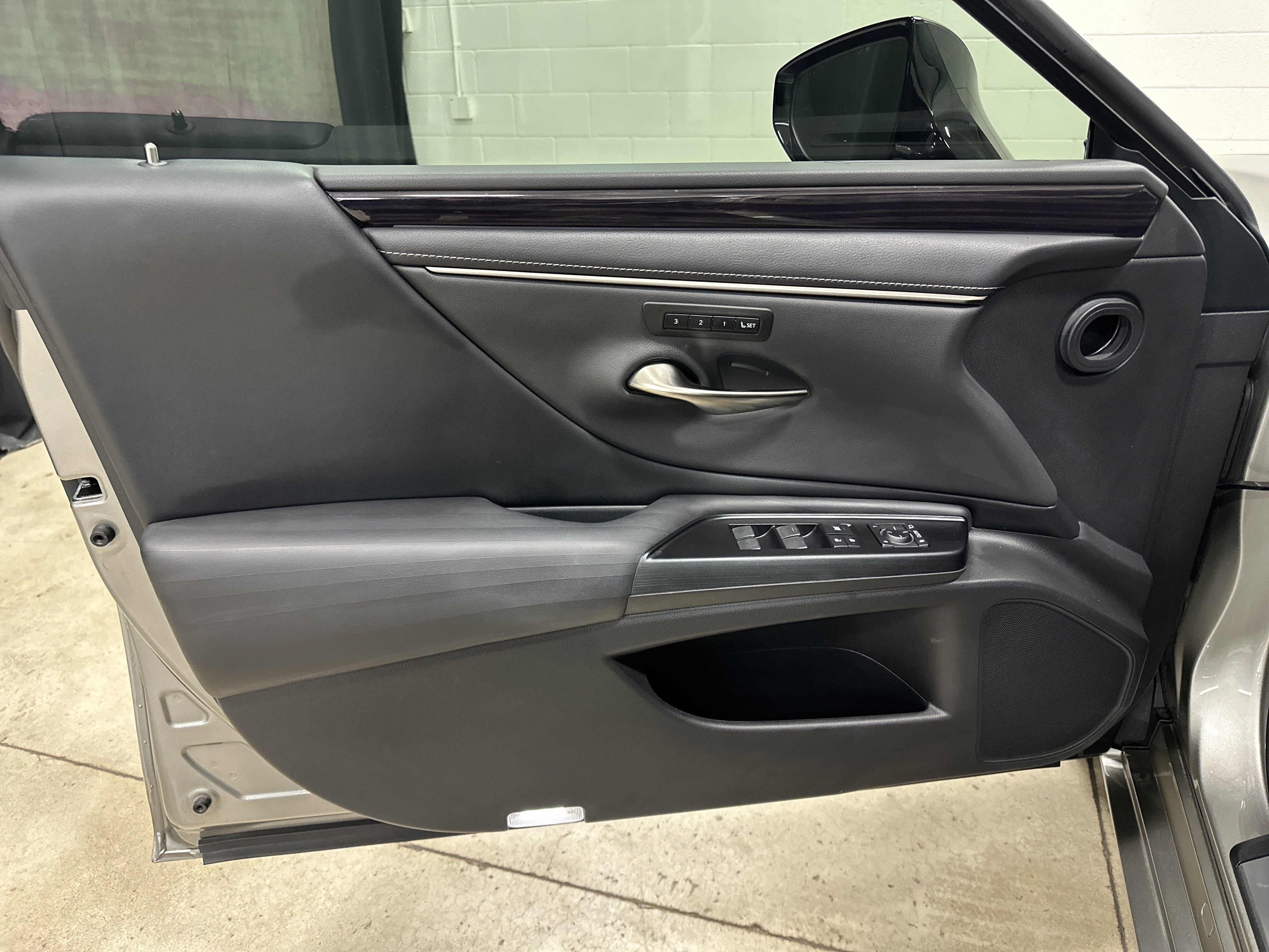 Used 2020 Lexus ES 350 w/ Accessory Package FWD image 14