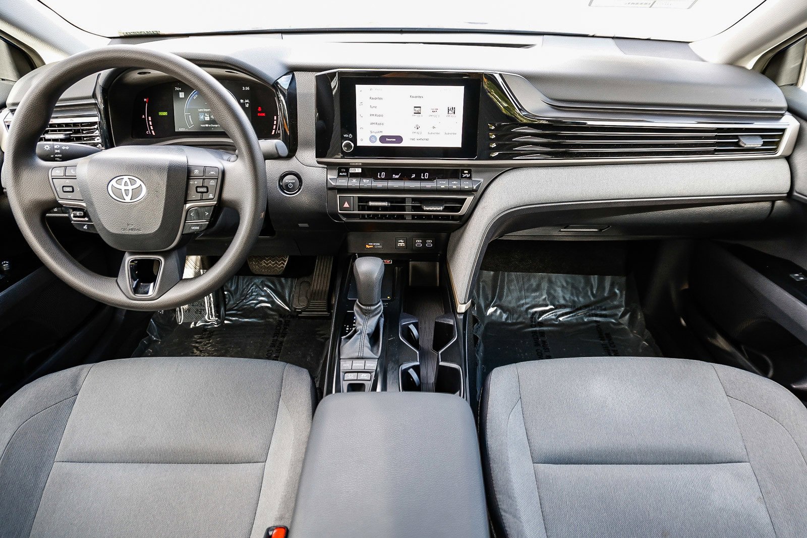 Used 2025 Toyota Camry LE image 10