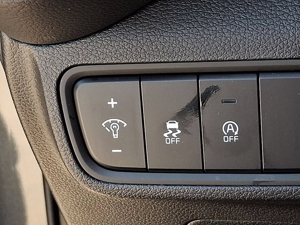 Used 2025 Kia Soul LX w/ LX Technology Package FWD image 23