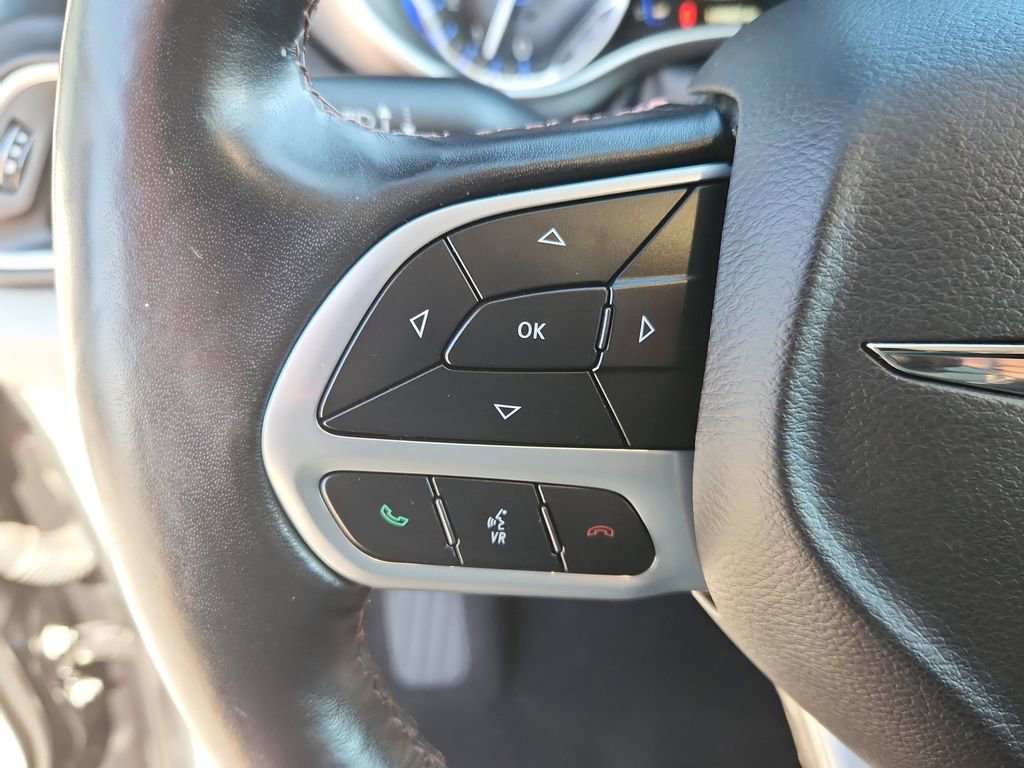 Used 2020 Chrysler Pacifica Touring-L FWD image 22