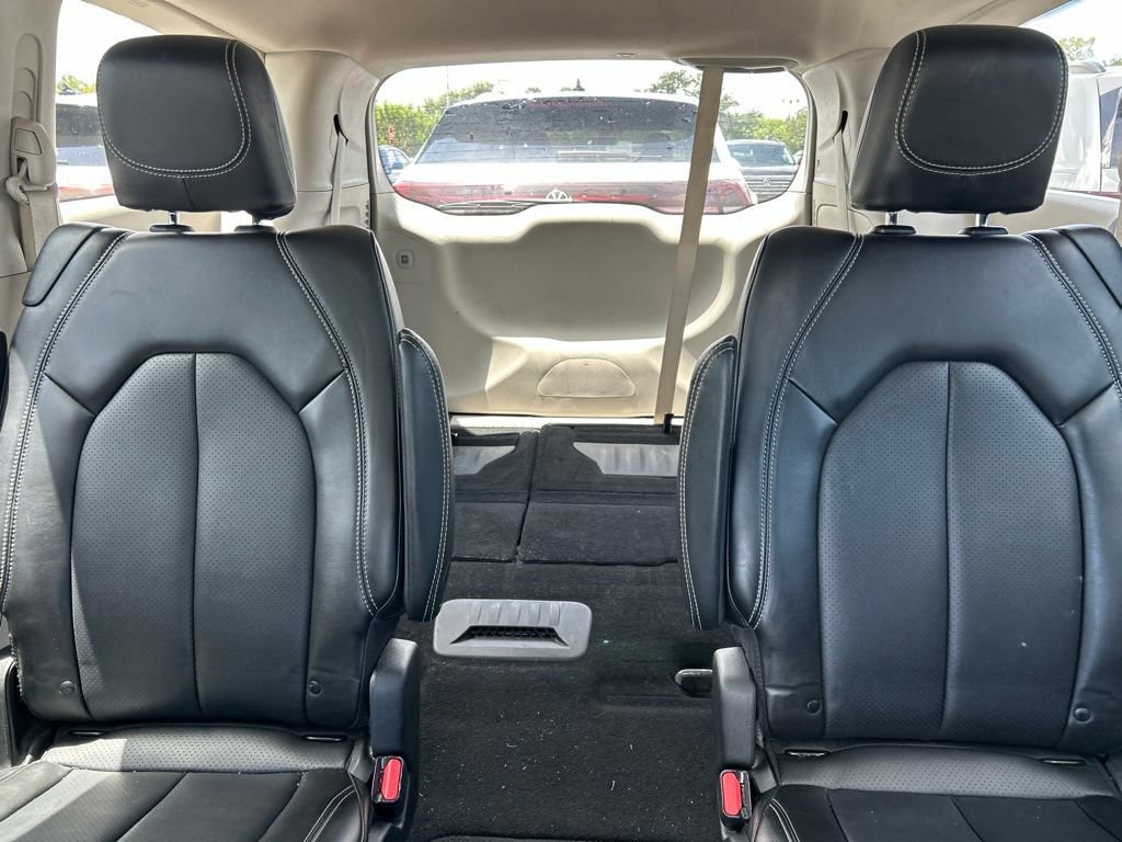 Used 2024 Chrysler Pacifica Touring-L FWD image 13