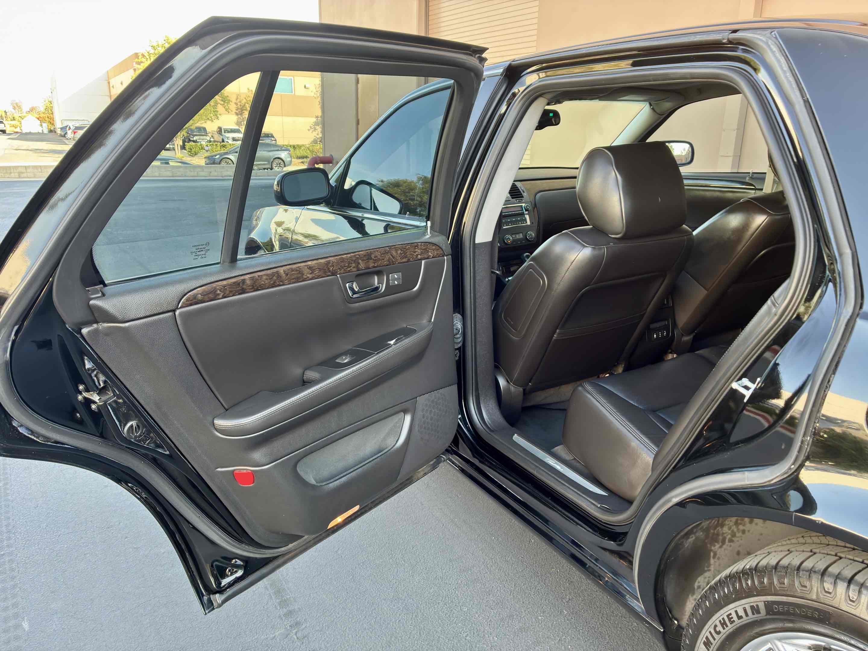 Used 2011 Cadillac DTS Luxury FWD image 40