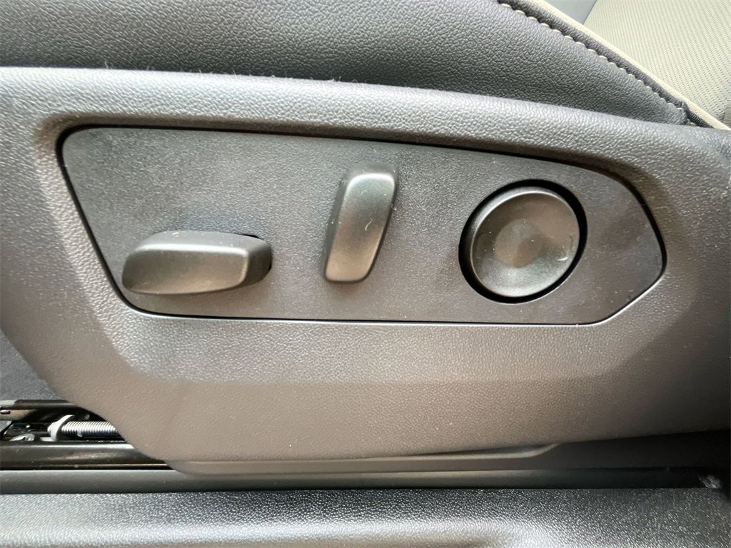 New 2025 GMC Yukon Elevation image 13