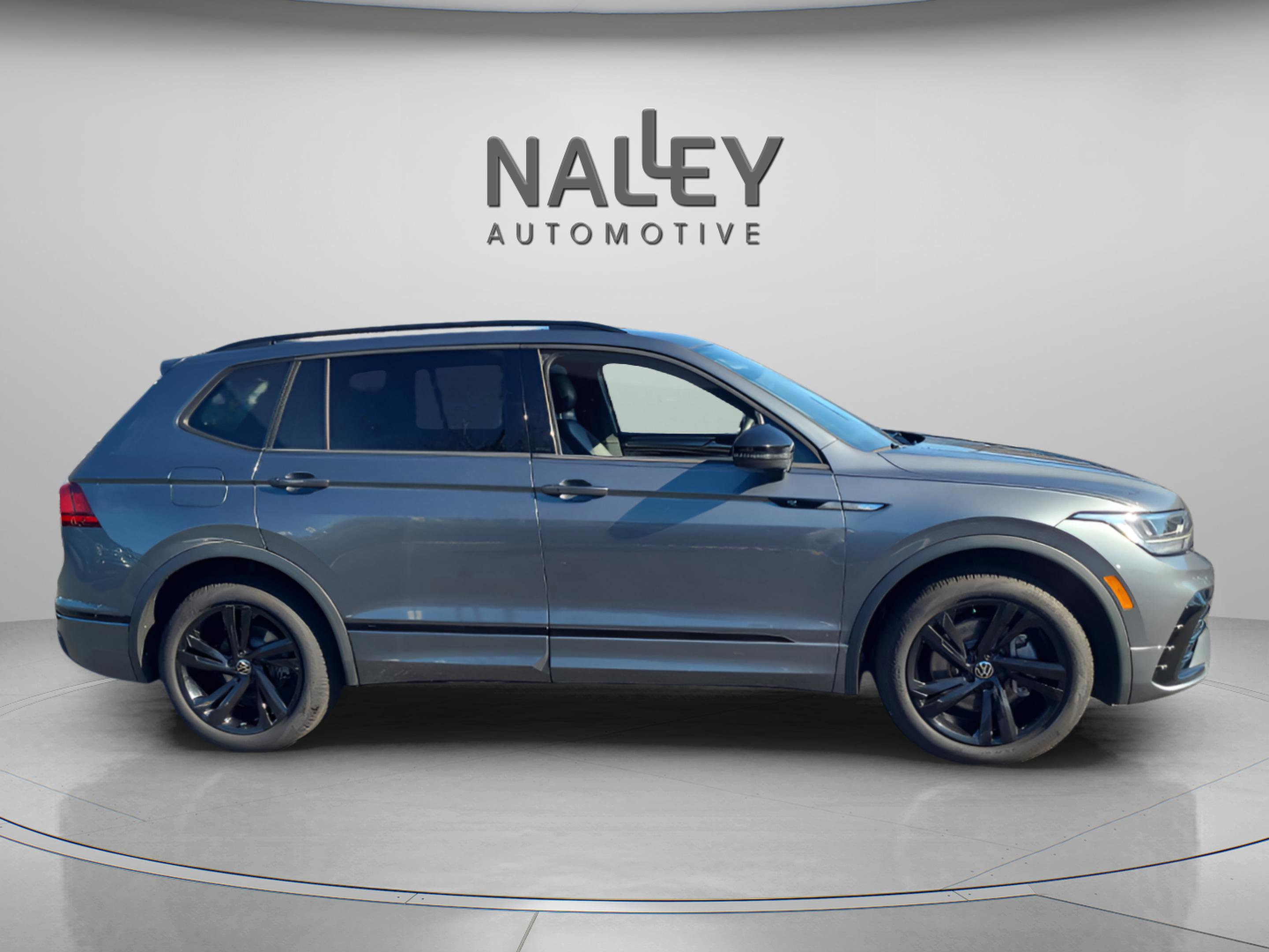 Used 2023 Volkswagen Tiguan SE R-Line image 6